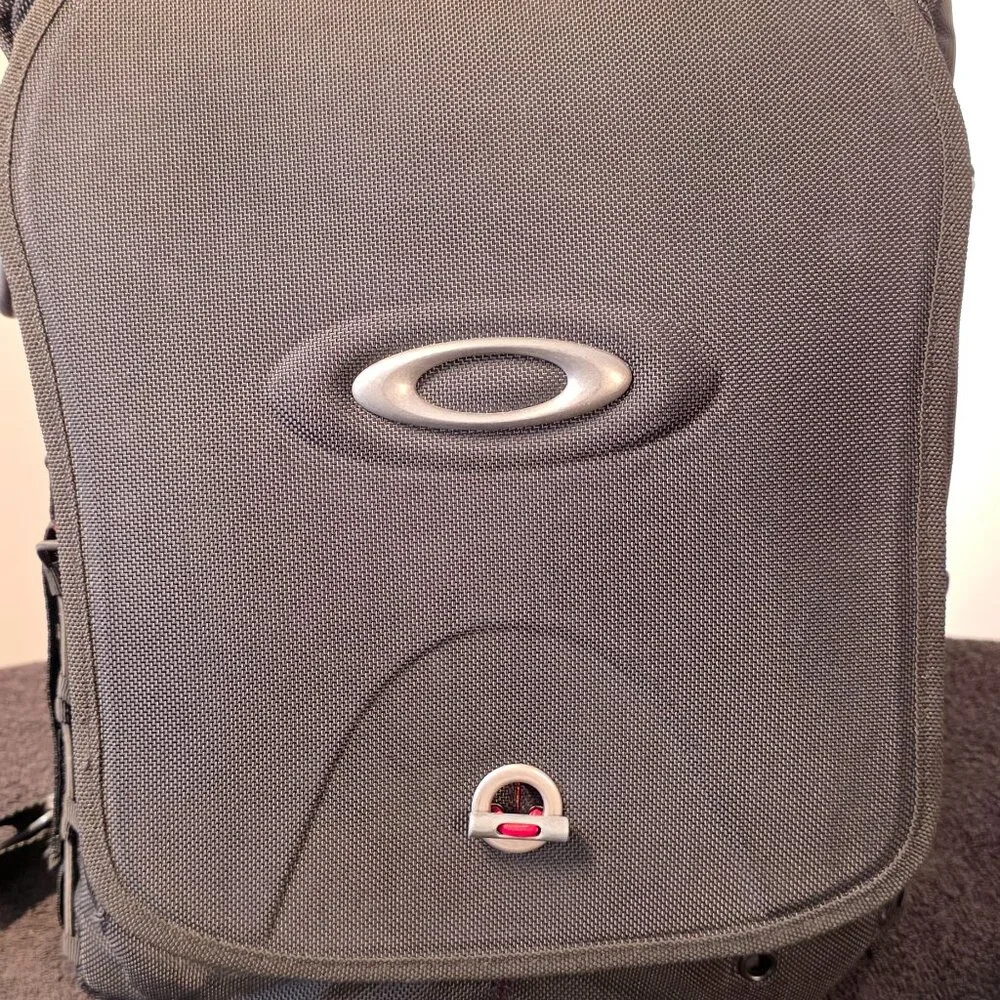 OAKLEY Industrial Tactical Field Gear Vertical Computer Laptop Bag